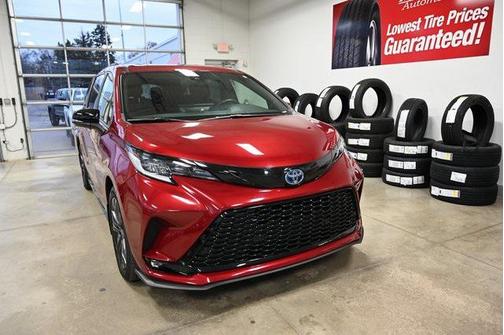 2025 Toyota Sienna XSE 7 Passenger