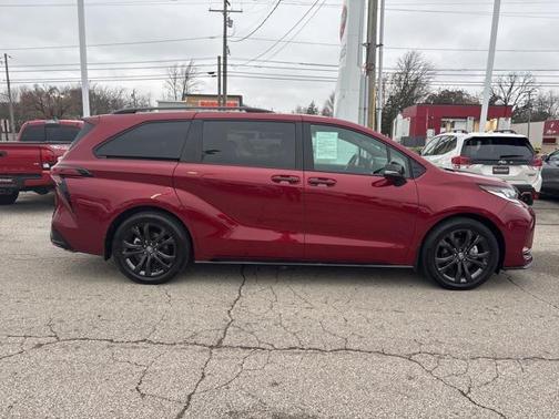 2025 Toyota Sienna XSE 7 Passenger