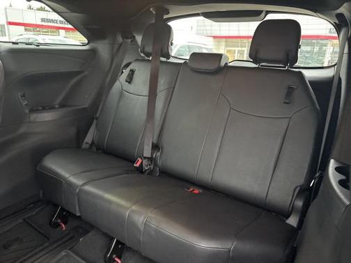 2025 Toyota Sienna XSE 7 Passenger