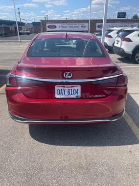 2022 Lexus ES 300h Ultra Luxury