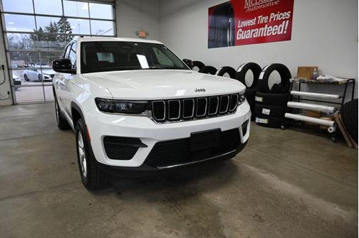 Bright White Clearcoat 2023 Jeep Grand Cherokee Laredo