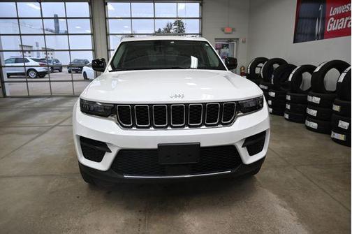 Bright White Clearcoat 2023 Jeep Grand Cherokee Laredo