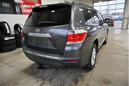 2011 Toyota Highlander SE