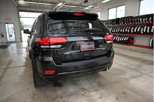 Diamond Black Crystal Pearlcoat 2018 Jeep Grand Cherokee Altitude