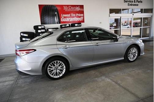 2020 Toyota Camry Hybrid XLE