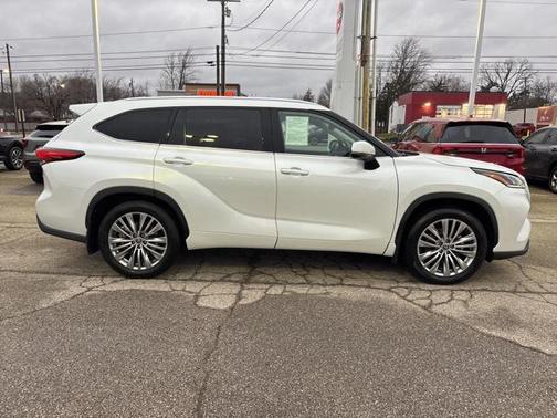 2022 Toyota Highlander Platinum