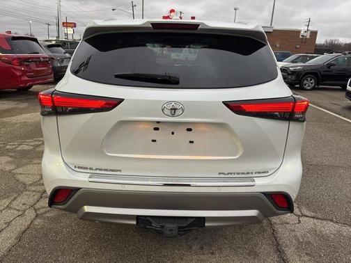 2022 Toyota Highlander Platinum
