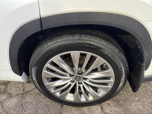 2022 Toyota Highlander Platinum