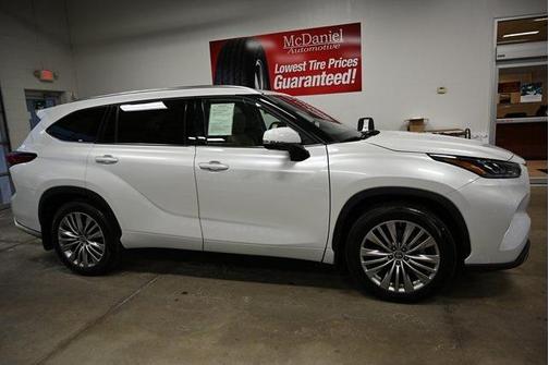 2022 Toyota Highlander Platinum