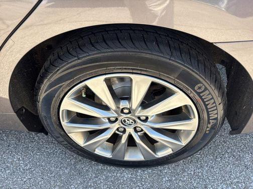 Predawn Gray Mica 2016 Toyota Camry XLE