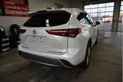 2022 Toyota Highlander Platinum