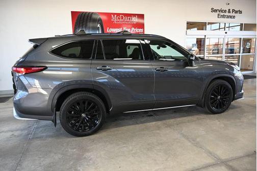 Magnetic Gray Metallic 2023 Toyota Highlander XSE