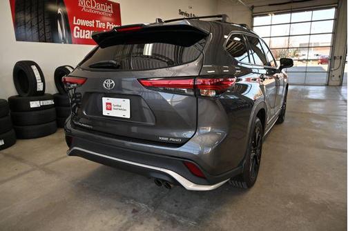 Magnetic Gray Metallic 2023 Toyota Highlander XSE