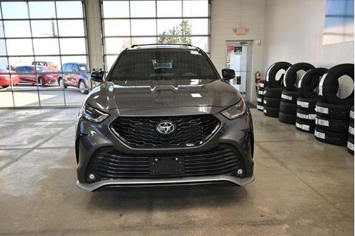 Magnetic Gray Metallic 2023 Toyota Highlander XSE