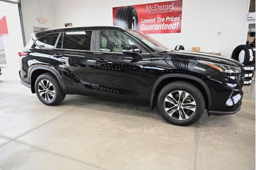 Midnight Black Metallic 2023 Toyota Highlander XLE