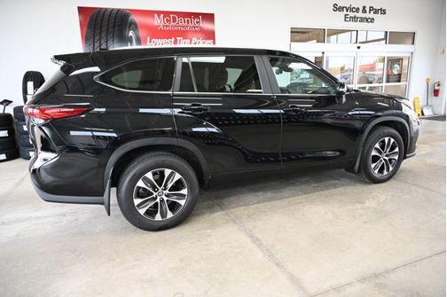 Midnight Black Metallic 2023 Toyota Highlander XLE