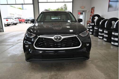 Midnight Black Metallic 2023 Toyota Highlander XLE