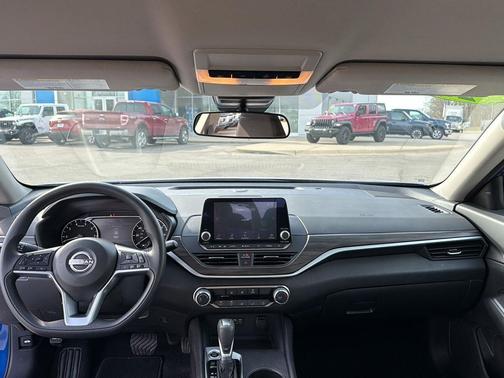 2025 Nissan Altima SV FWD