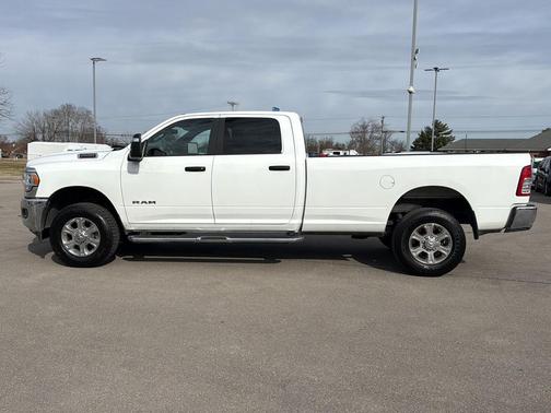 2024 RAM 2500 Big Horn Crew Cab 4x4 8' Box