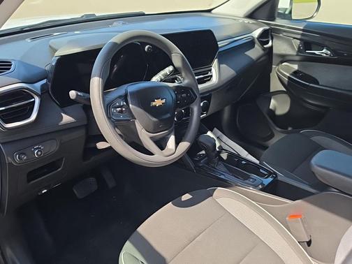Summit White 2025 Chevrolet Trailblazer LT