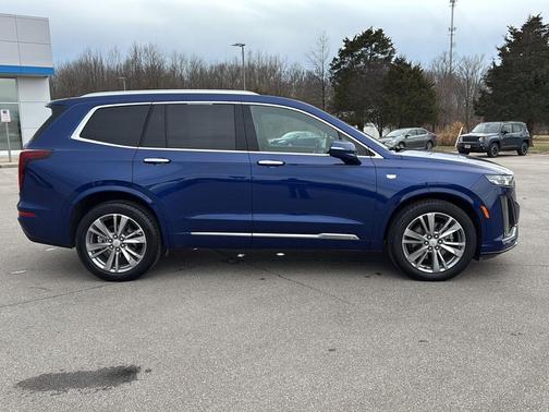 2025 Cadillac XT6 Premium Luxury FWD