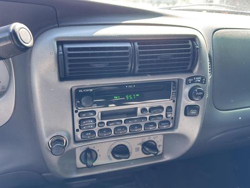 Oxford White 2002 Ford Explorer Sport Base