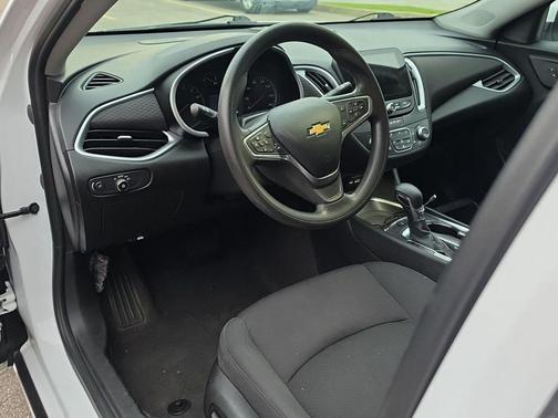 Summit White 2023 Chevrolet Malibu FWD 1LT
