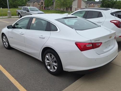 Summit White 2023 Chevrolet Malibu FWD 1LT