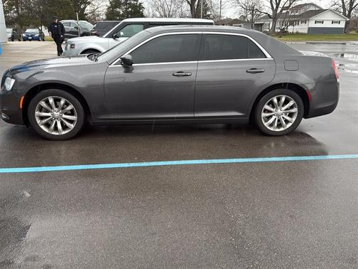 2017 Chrysler 300 Limited