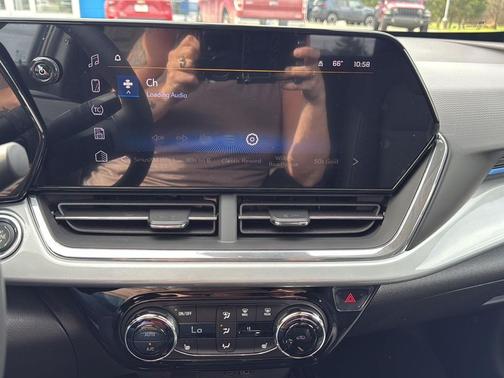 Mosaic Black Metallic 2026 Chevrolet Trax LT