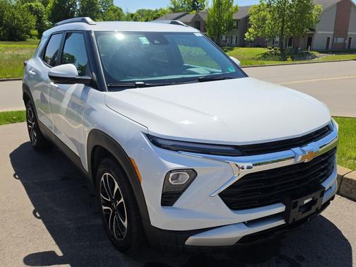 Summit White 2025 Chevrolet Trailblazer LT
