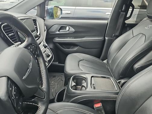 Fathom Blue Pearlcoat 2021 Chrysler Pacifica Touring L