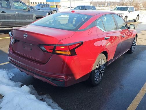 2025 Nissan Altima SV FWD