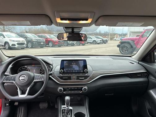 2025 Nissan Altima SV FWD