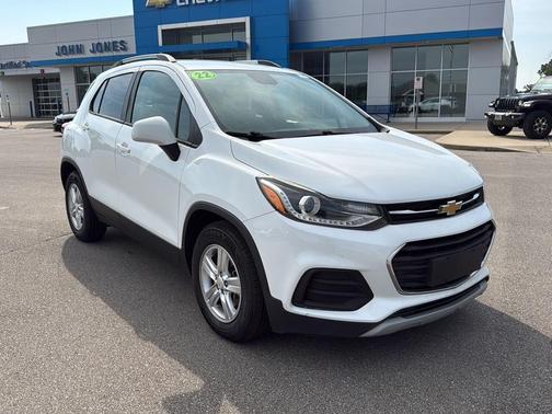 Summit White 2022 Chevrolet Trax LT