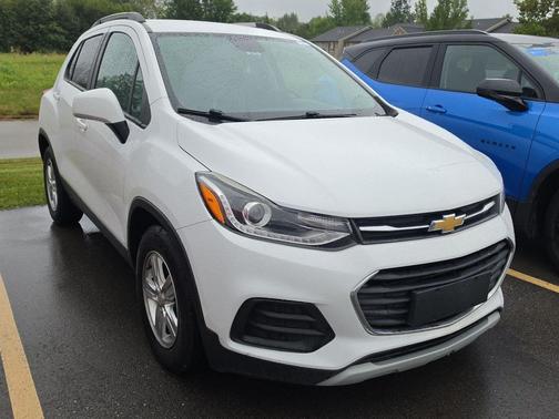 Summit White 2022 Chevrolet Trax LT