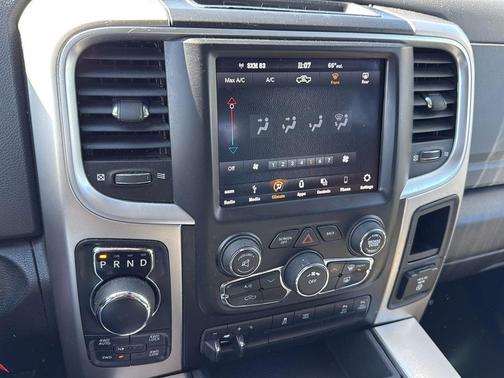 Brilliant Black Crystal Pearlcoat 2018 RAM 1500 Big Horn