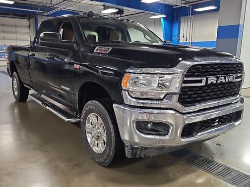 2022 RAM 2500 Big Horn Crew Cab 4x4 8' Box