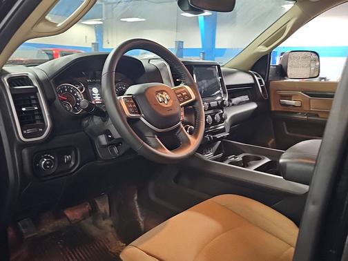 2022 RAM 2500 Big Horn Crew Cab 4x4 8' Box