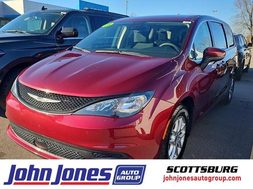 2023 Chrysler Voyager LX