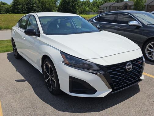Glacier White 2024 Nissan Altima SR FWD