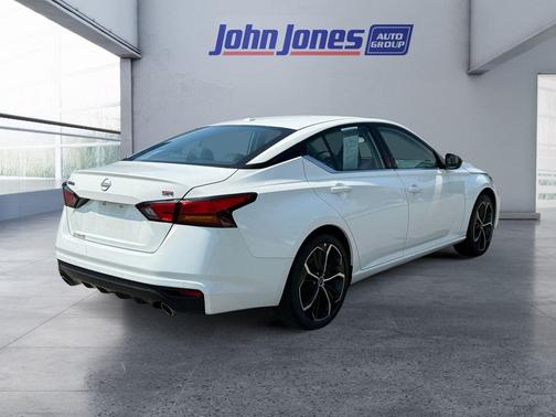 Glacier White 2024 Nissan Altima SR FWD