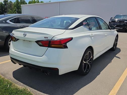 Glacier White 2024 Nissan Altima SR FWD