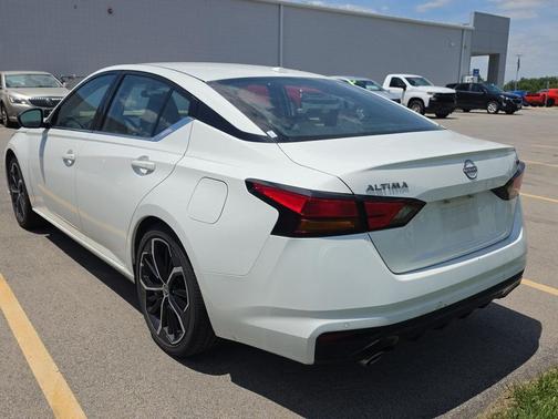 Glacier White 2024 Nissan Altima SR FWD