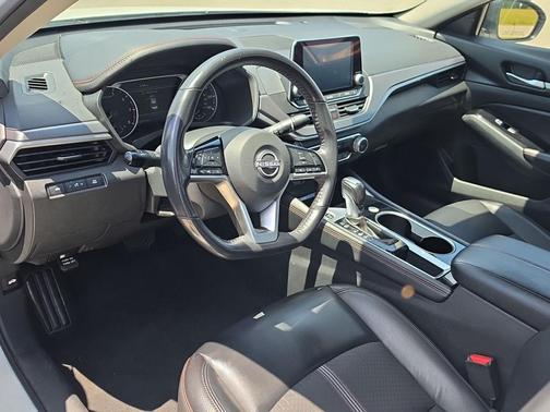 Glacier White 2024 Nissan Altima SR FWD