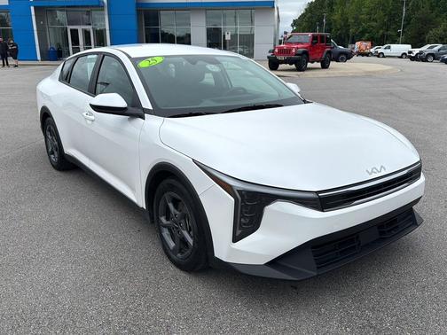 Snow White Pearl 2025 Kia K4 LXS