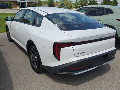 Snow White Pearl 2025 Kia K4 LXS