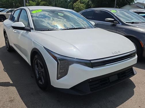 Snow White Pearl 2025 Kia K4 LXS