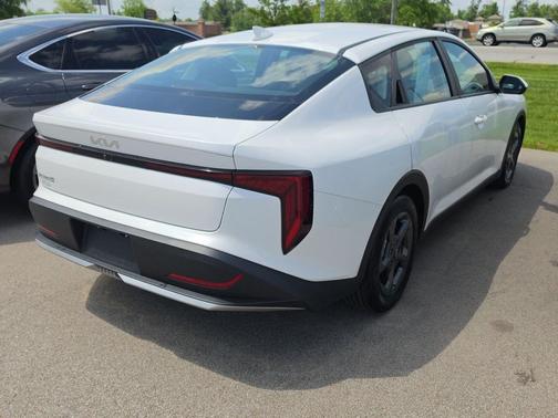 Snow White Pearl 2025 Kia K4 LXS