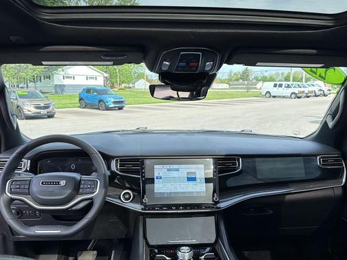 Baltic Gray Metallic Clearcoat 2022 Jeep Wagoneer Series III 4x4